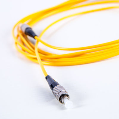 SM黄色い0.2dB FTTHの光ファイバケーブルの低い挿入損失